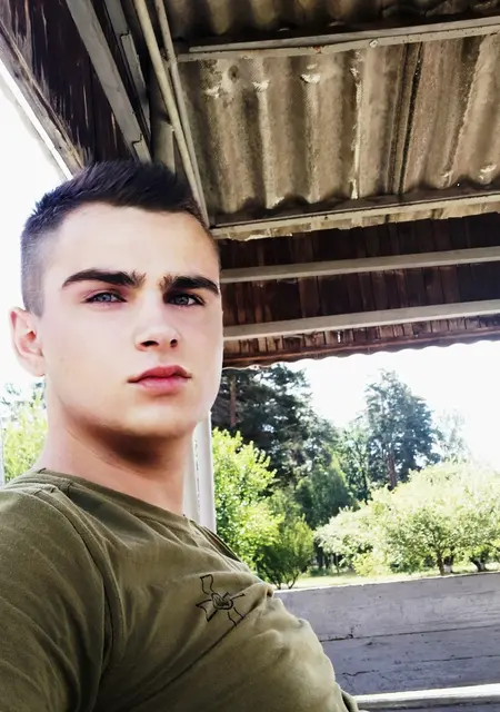 Я Антон, 29 років, знайомлюсь для приємного проведення часу у Луцьку