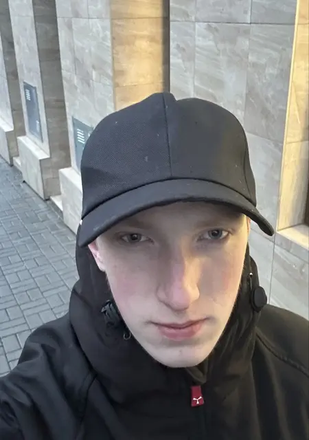 Я Андрей, 20, из Праги, ищу знакомство для постоянных отношений