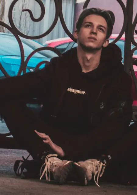 Я Саша, 21, из Днепра, ищу знакомства без обязательств