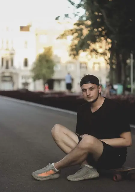 Вася Клинов из Таллина, мне 30, познакомлюсь на одну ночь