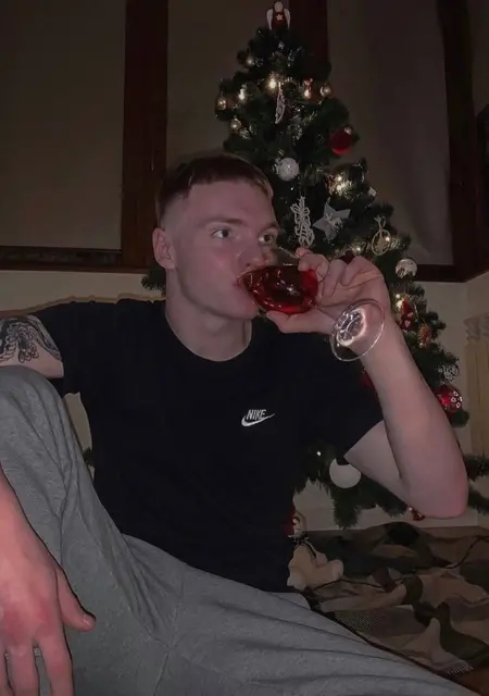 Діма из Нововолынска, ищу на сайте знакомства на одну ночь