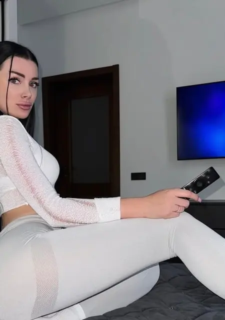 Олічка з Львів, мені 26 років, познайомлюсь для вірт