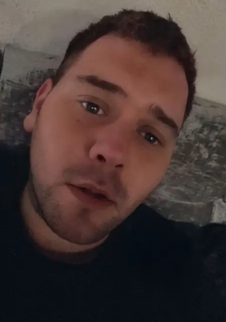 I'm Sam, 32 from London, seeking connections