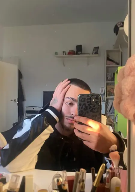 Soy Daniel, 21 años de Sevilla, busco conocer gente para conversación virtual