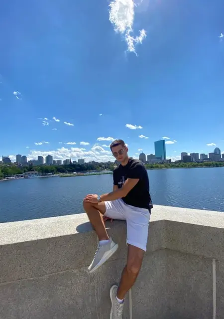 Роман из Дубая, ищу на сайте знакомства на одну ночь