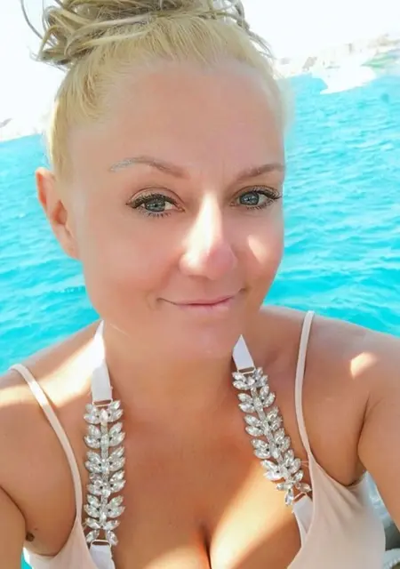 I'm Claire, 38 from London, seeking connections