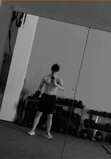 Я Ric, 19, из Лечче, ищу знакомство для постоянных отношений