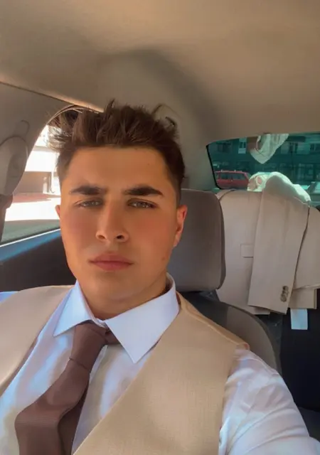 Я Berkay, 23, знакомлюсь для вирта в Балыкесире