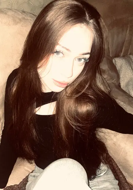 Я Анна, 25, из Каменского, ищу знакомства без обязательств