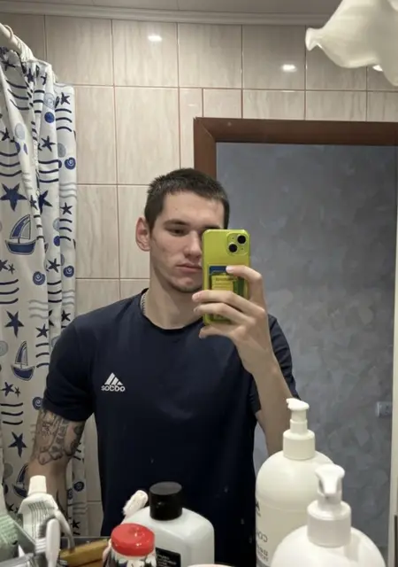 Leonid de Málaga, tengo 24 años, listo para conocer para conversación virtual