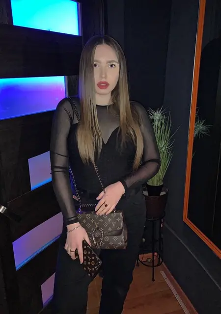 Елена з Дніпро, шукаю на сайті спільні подорожі