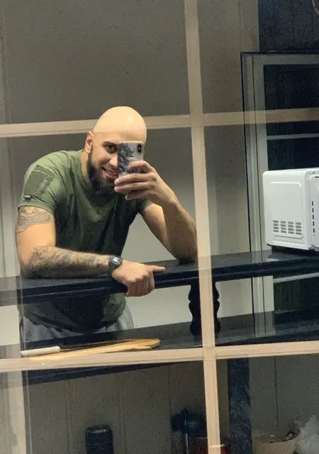 Дима из Донецка, мне 27, познакомлюсь без обязательств