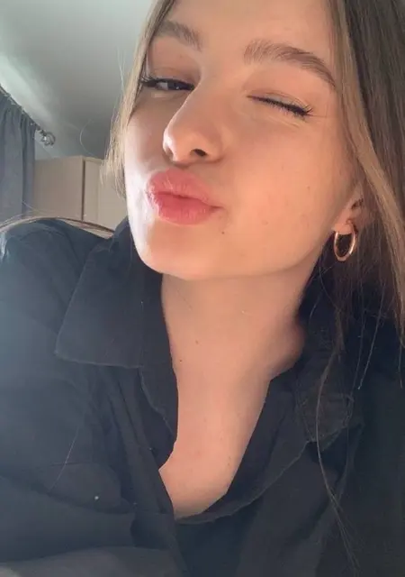 Я Кристина, 22, знакомлюсь на одну ночь в Париже