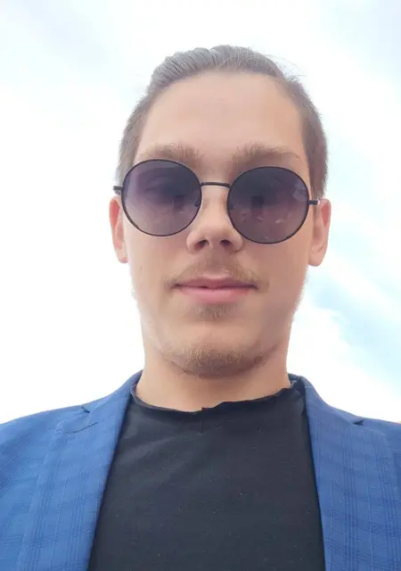 Арсений из Солигорска, мне 20, познакомлюсь для общения