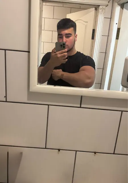 Дима з Полтавы, мені 19 років, познайомлюсь на одну ніч