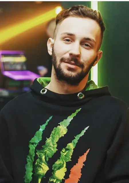 Данил из Краматорска, ищу на сайте знакомства на одну ночь