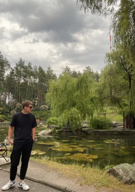 Я Владимир, 20, из Черкасс, ищу знакомства без обязательств