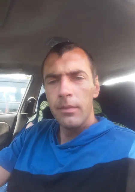 Я Дмитрий, 37, знакомлюсь без обязательств в Жлобине