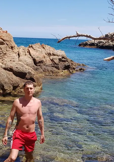 Я Алекс, 40 років з Сум, шукаю знайомства на одну ніч