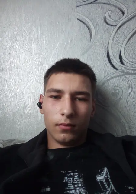 Я Сергій, 21, из Парижа, ищу знакомства без обязательств