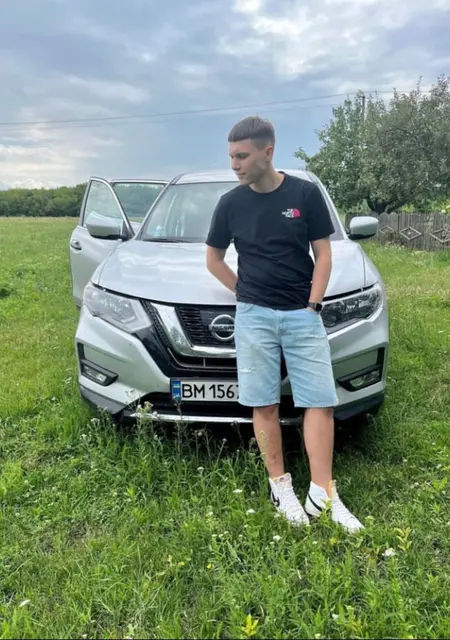 Даня з Сум, шукаю на сайті знайомства на одну ніч