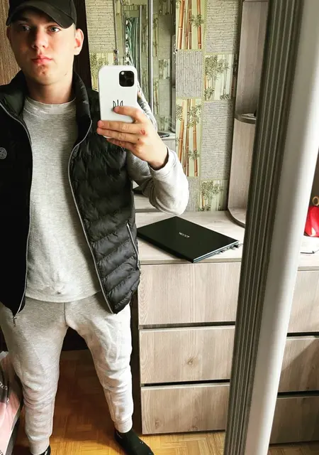 Никита з Запоріжжя, мені 20 років, познайомлюсь для постійних стосунків