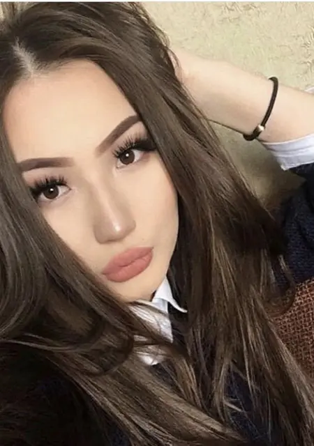 Я Арина, 26, из Алматы, ищу знакомство для приятного времяпровождения