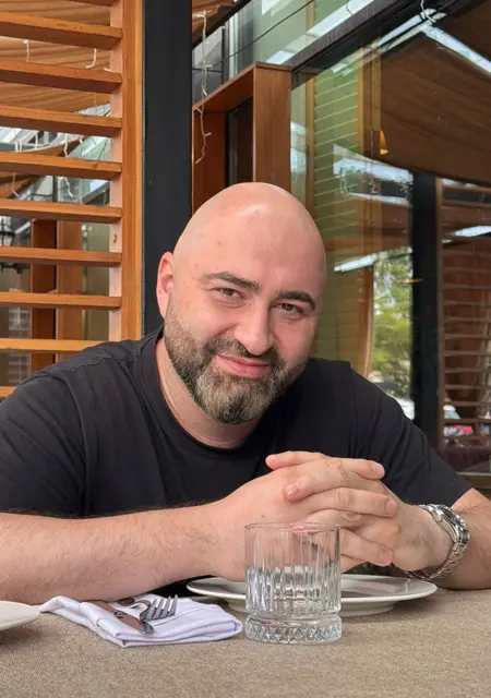 Я Абрам, 38, из Амстердама, ищу знакомство для приятного времяпровождения