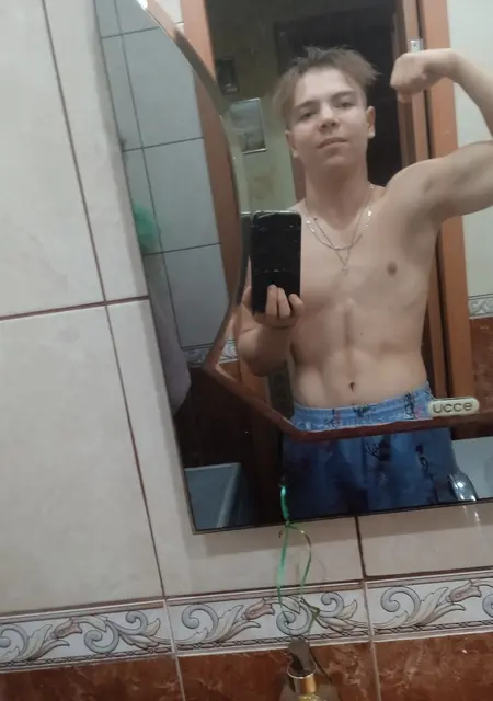 Я Богдан, 19, из Енакиева, ищу знакомство для общения