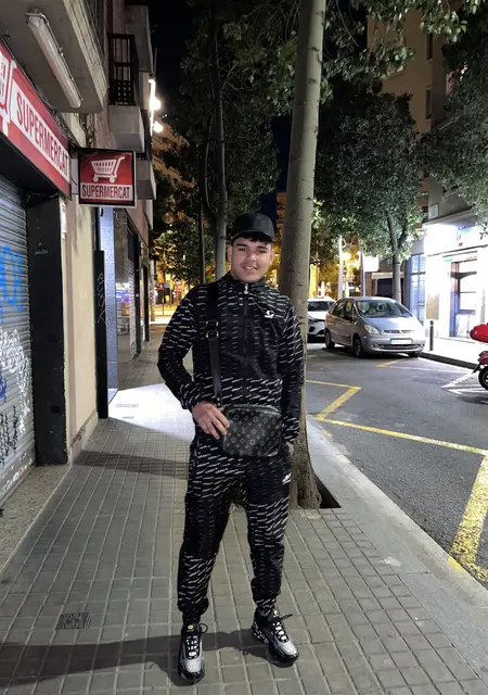 Soy Moha, 21 años, conociéndome para pasatiempo agradable en Barcelona