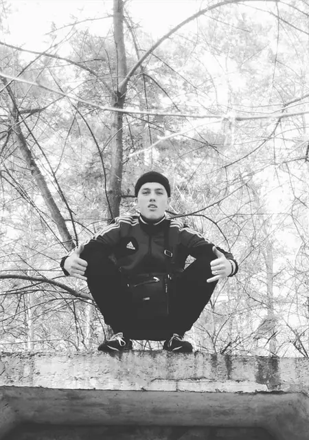 Я Вова, 24, из Броваров, ищу знакомства на одну ночь