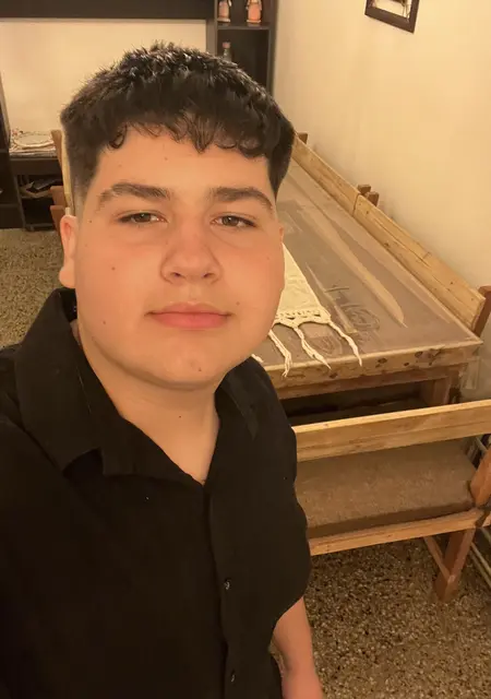 I'm Tomas Gonzlez, 19, looking to meet for long-term in London