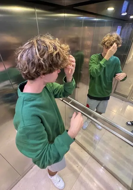 Я Alessandro, 20, из Рима, ищу знакомство для общения