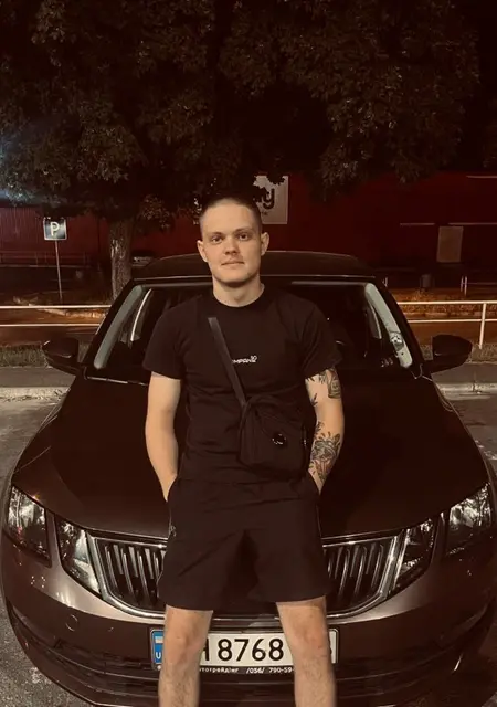 Влад з Горішніх Плавнів, мені 23 років, познайомлюсь для спілкування