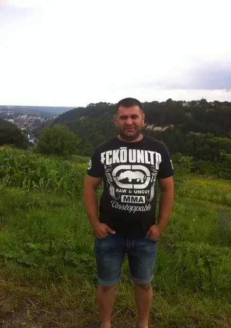 Vitos з Чернівців, мені 41 років, познайомлюсь на одну ніч