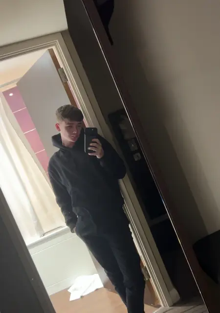 Anton из Эдинбурга, ищу на сайте знакомства на одну ночь