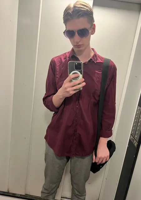 Я Ярослав, 21, из Одессы, ищу знакомства на одну ночь