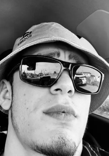 Ибрагим из Брюсселя, ищу на сайте знакомства на одну ночь