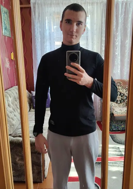 Я Александр, 18, из Гродно, ищу знакомства без обязательств