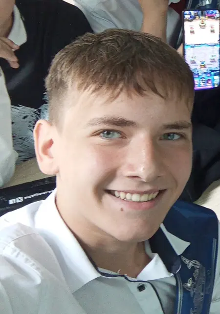 Я Захар, 18, знакомлюсь для общения в Бишкеке