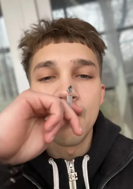 Я Станислав, 23 років з Нікополя, шукаю знайомство для спілкування