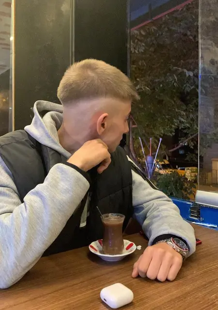 Я Kaan, 20, из Стамбула, ищу знакомство для вирта