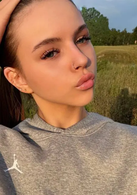 Я Дарья, 18, из Гомеля, ищу знакомство для дружбы