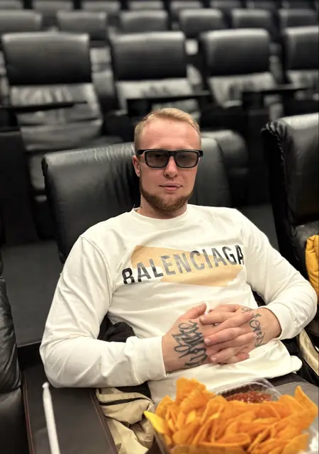 Vlad из Варшавы, мне 26, познакомлюсь на одну ночь