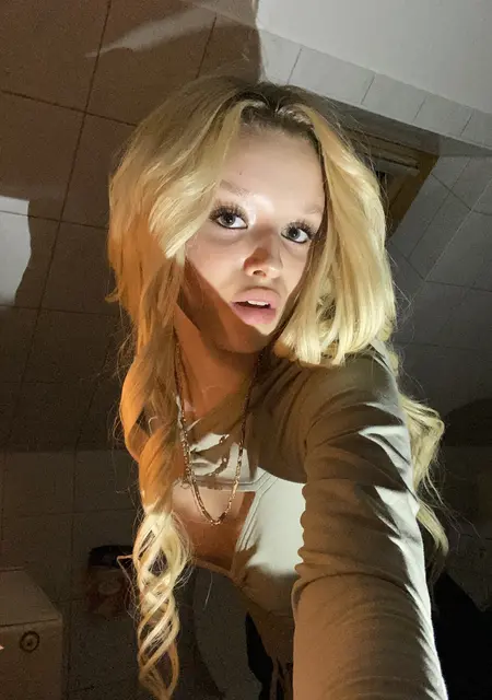 Я Yasmina, 20, знакомлюсь для постоянных отношений в Берлине