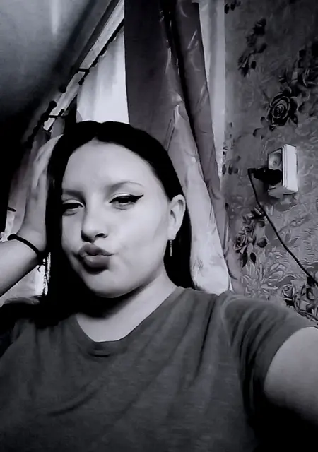 Ліза з Суми, мені 19 років, познайомлюсь на одну ніч