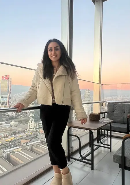 Я Serap, 37, из Измира, ищу знакомство для постоянных отношений