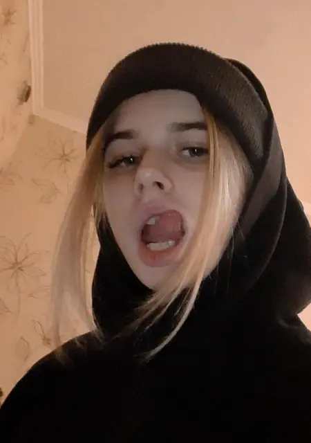 Я Настя, 23 років, знайомлюсь для вірт у Івано-Франківськ