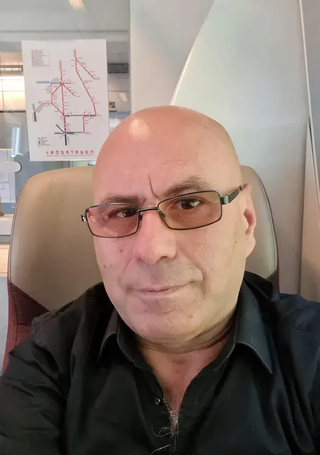 Антон из Кременчуга, ищу на сайте постоянные отношения