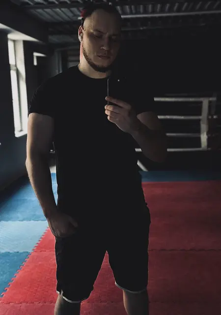 Vadim из Харькова, мне 29, познакомлюсь для дружбы